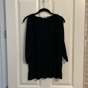 Tamari•Split Open Sleeved Top•Large•Black